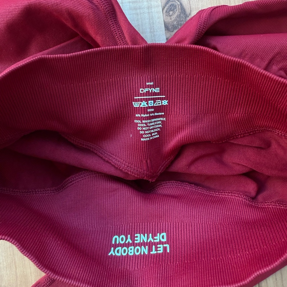 Dfyne crimson red impact leggings size small - Picture 4 of 4